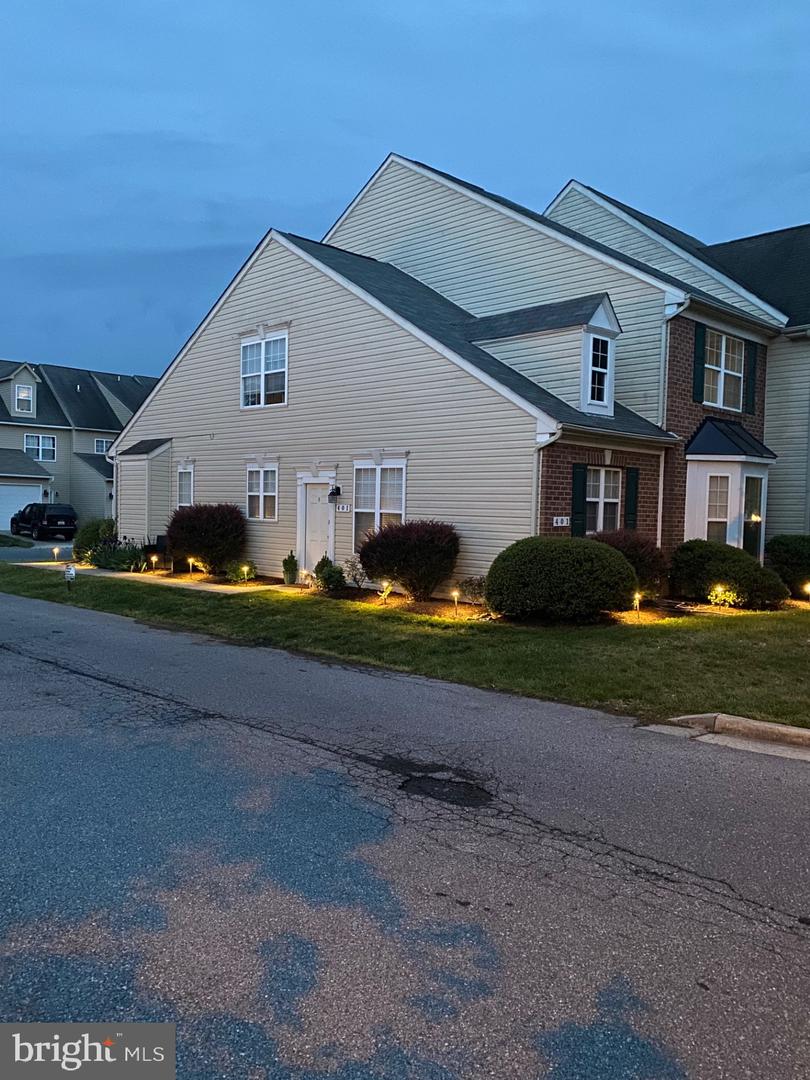 401 Leontyne Pl