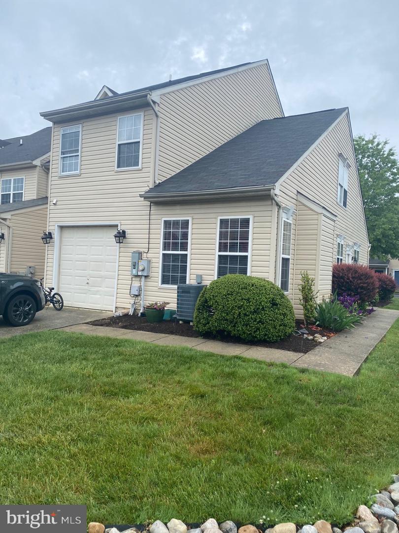 401 Leontyne Pl