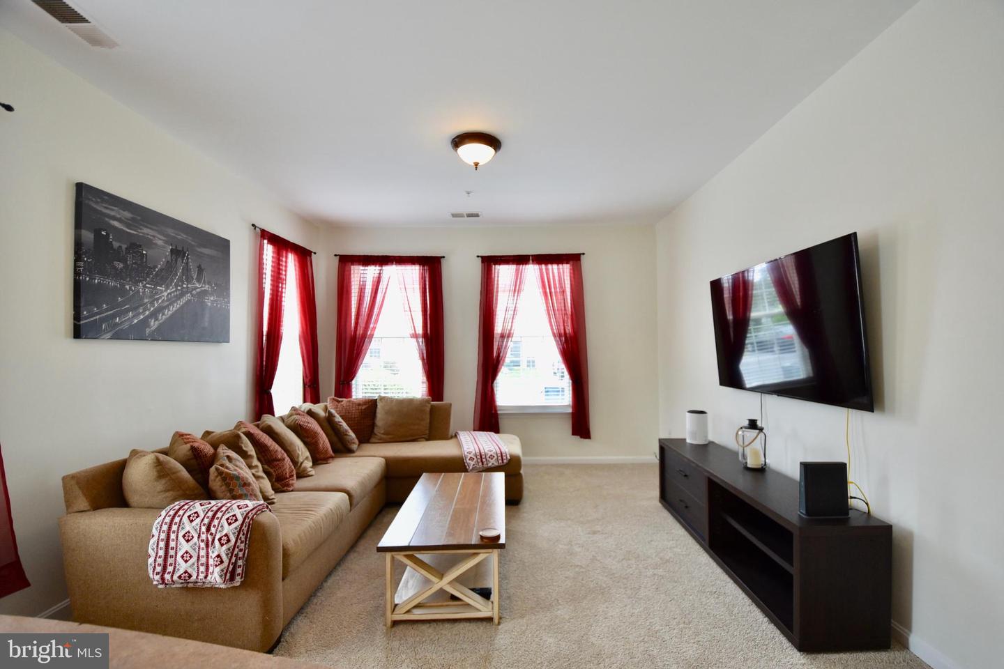 401 Leontyne Pl