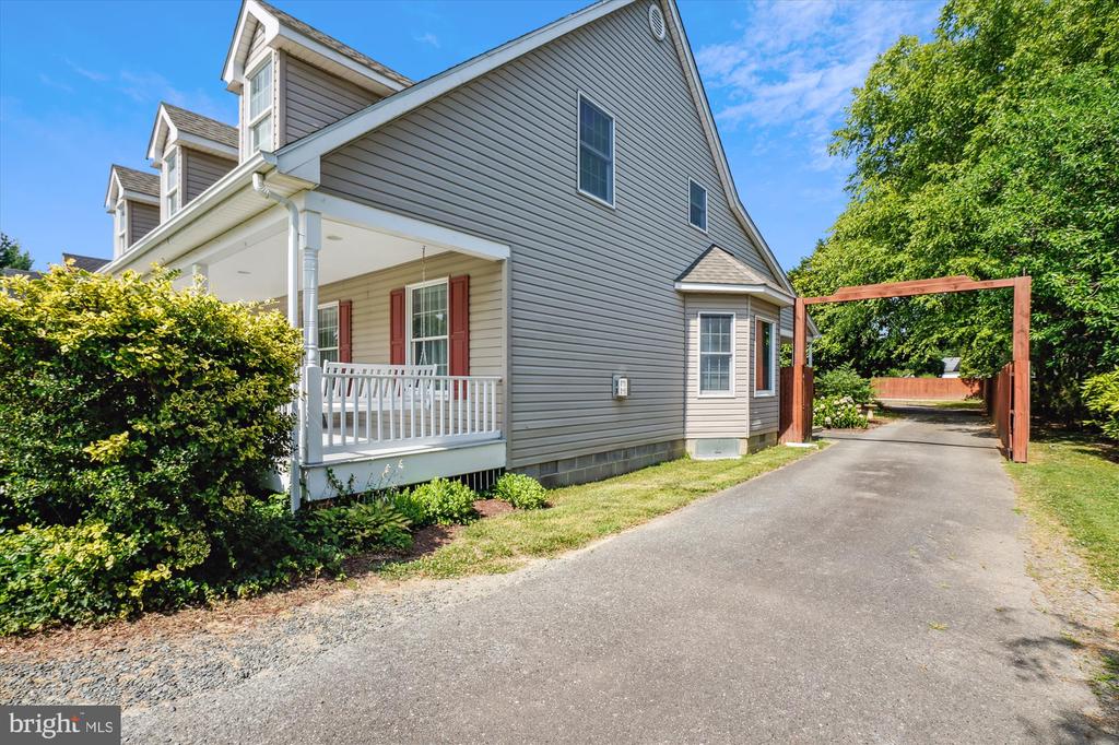 308 Fall Ln