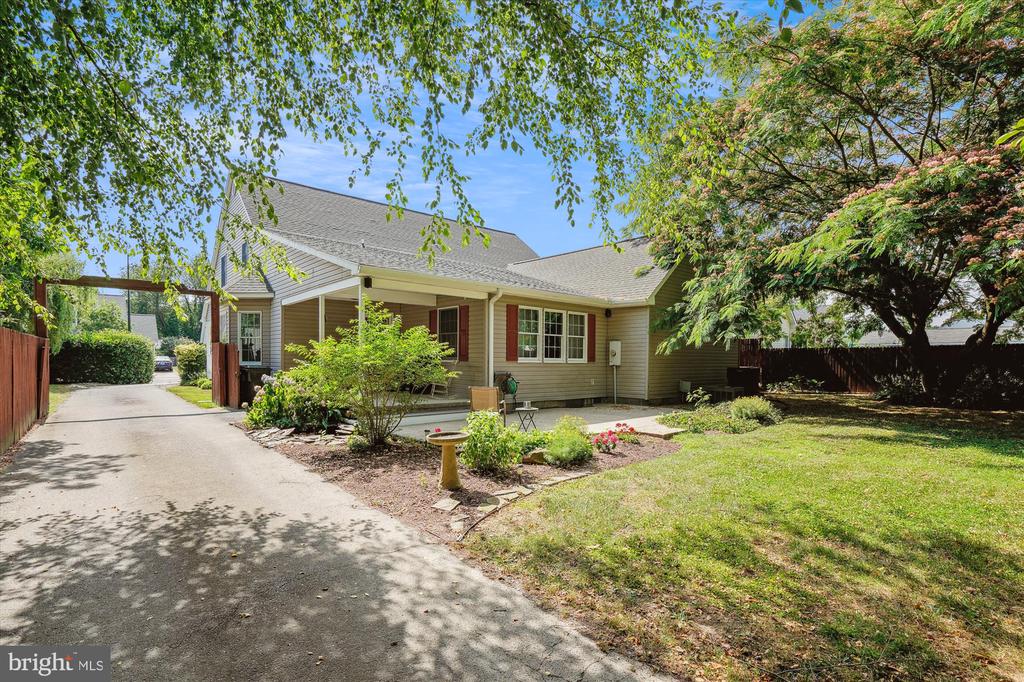 308 Fall Ln