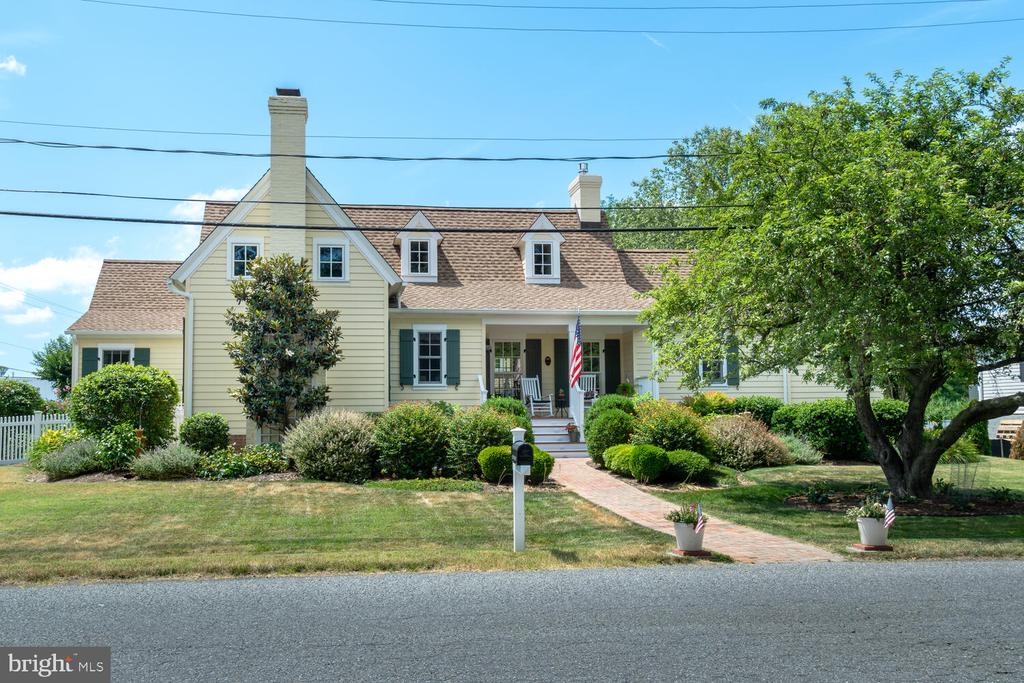 104 E Pier St