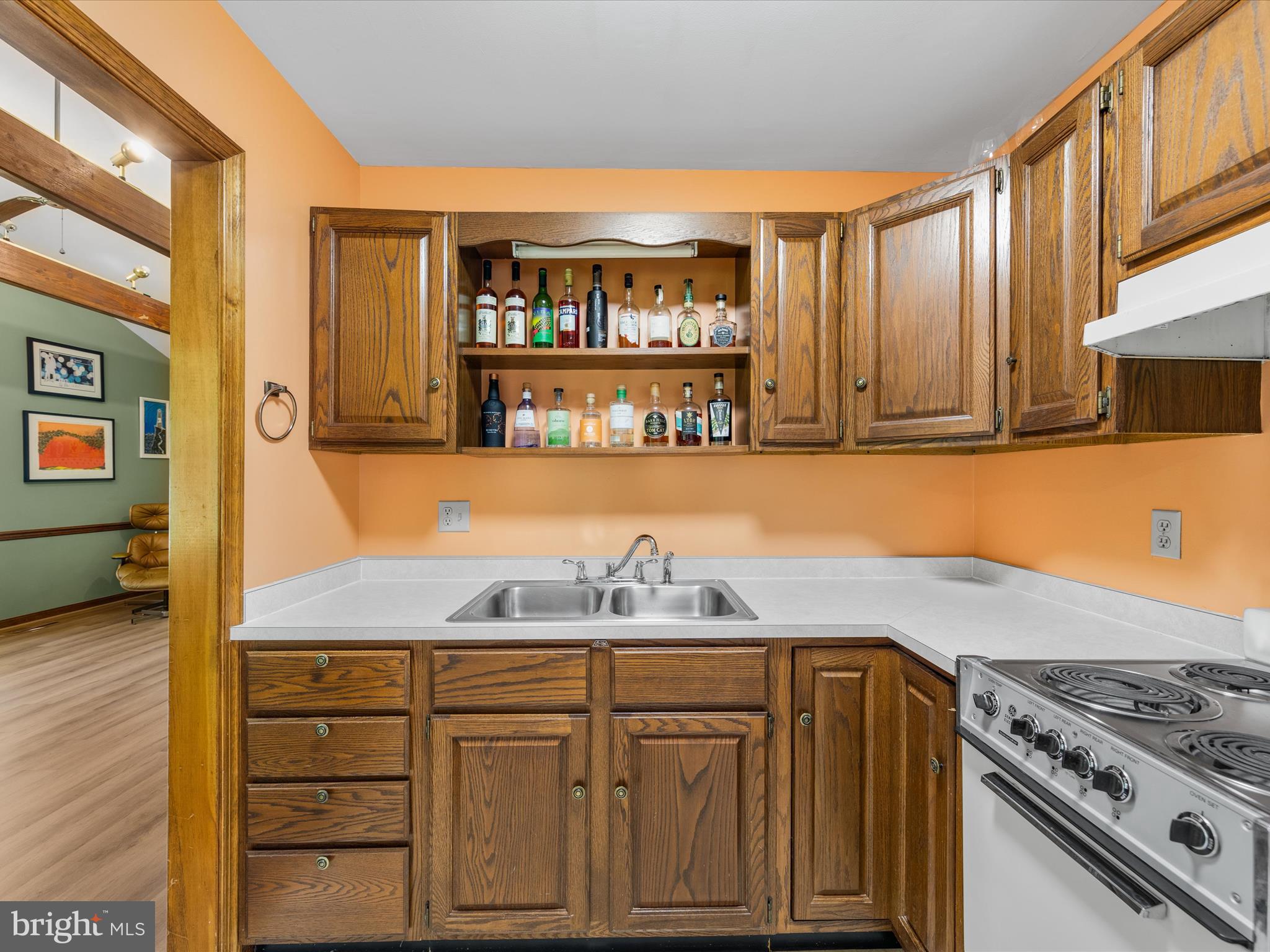 6343 Canterbury Dr