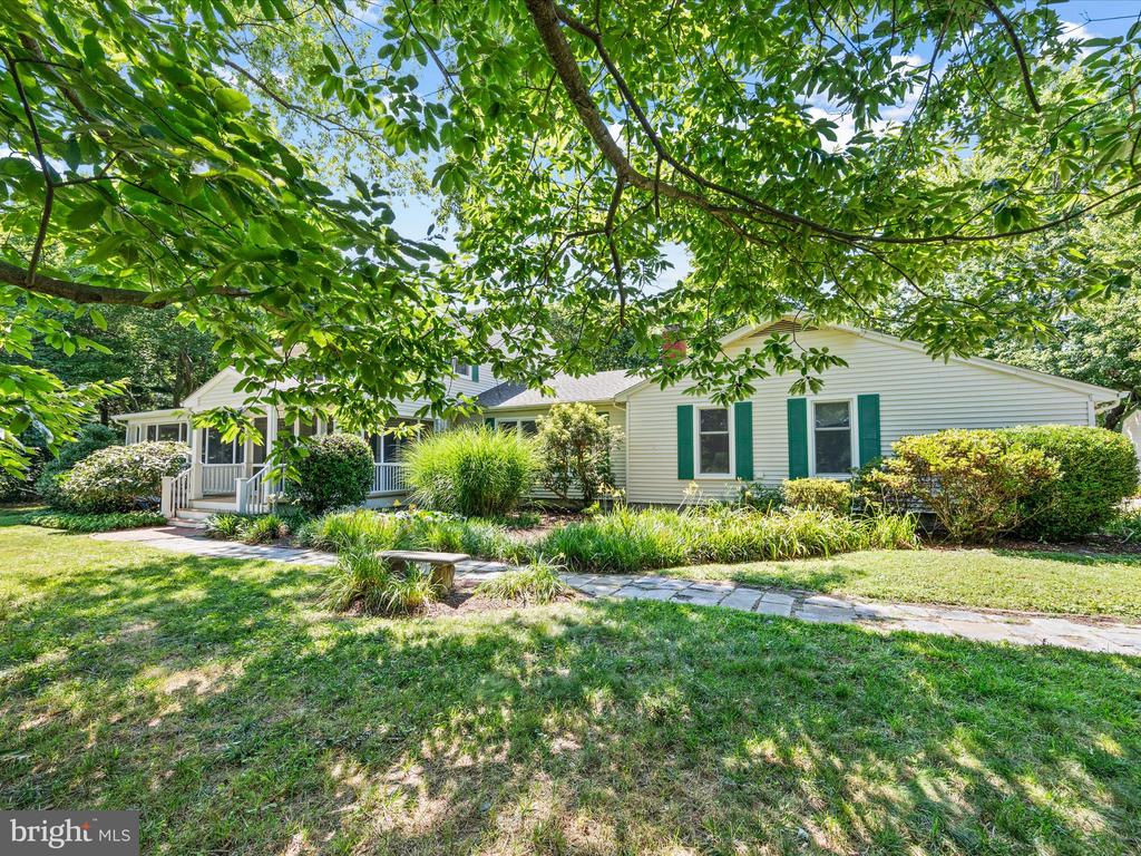 6343 Canterbury Dr