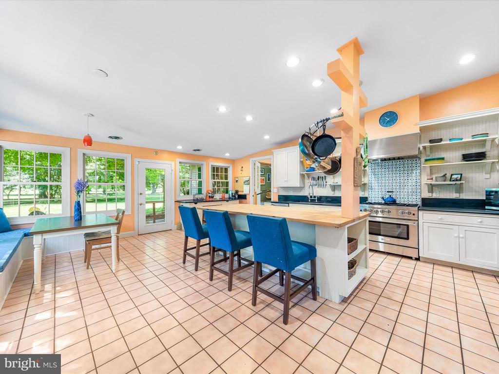 6343 Canterbury Dr
