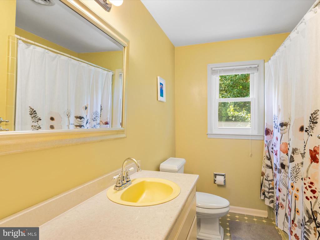 6343 Canterbury Dr