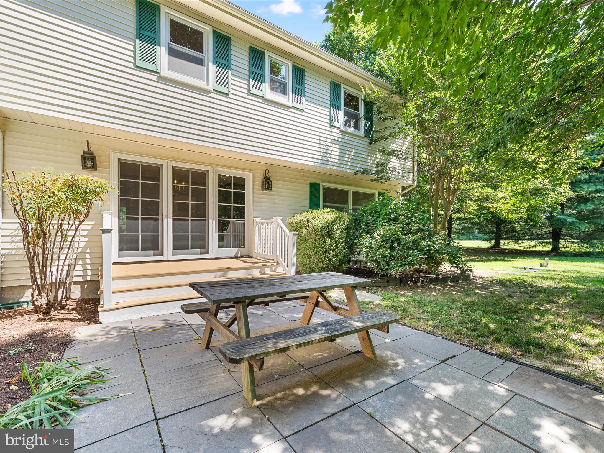 6343 Canterbury Dr