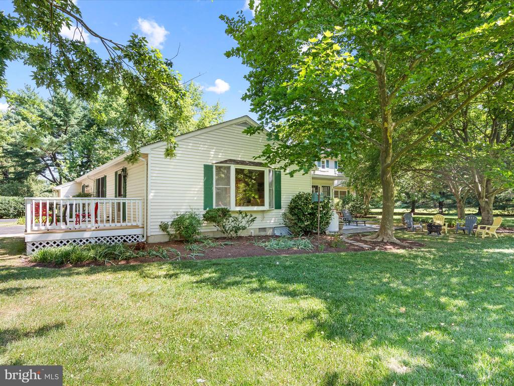 6343 Canterbury Dr