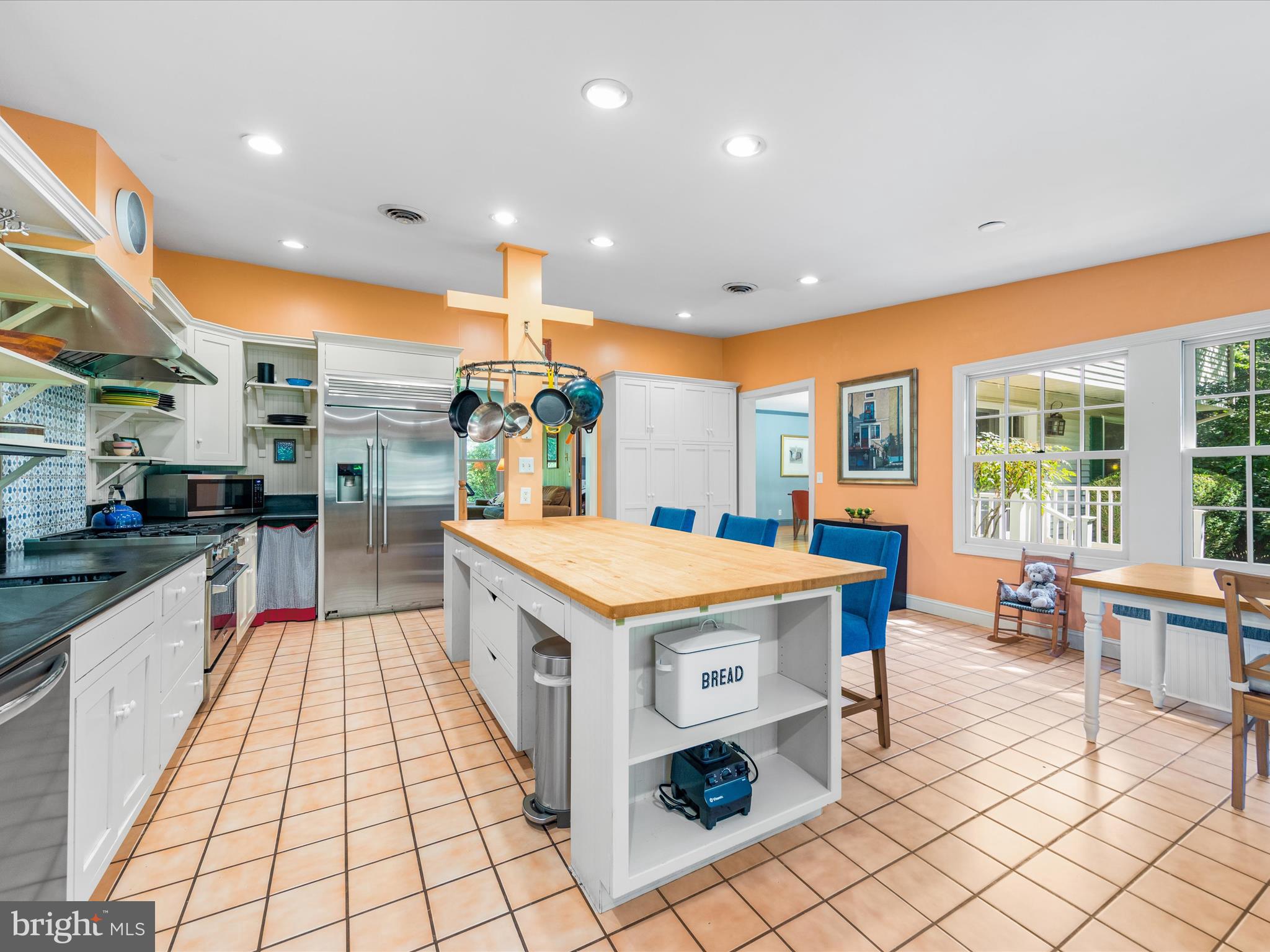 6343 Canterbury Dr