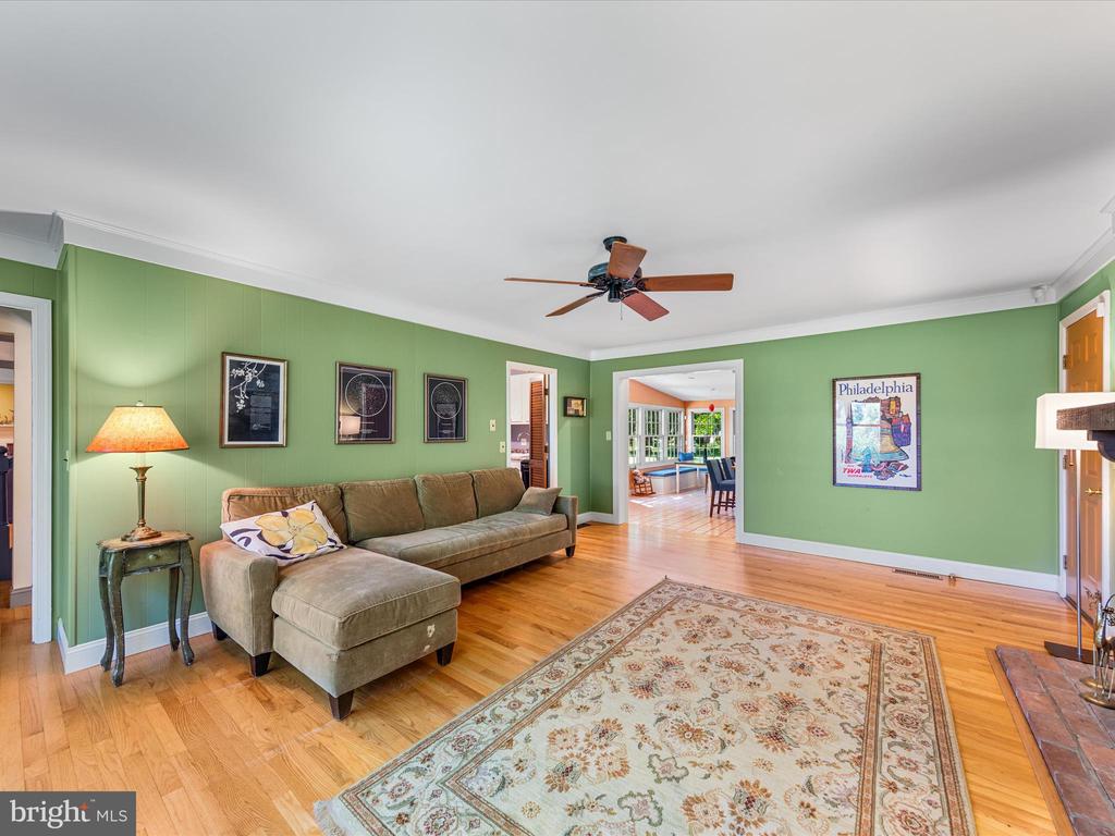 6343 Canterbury Dr