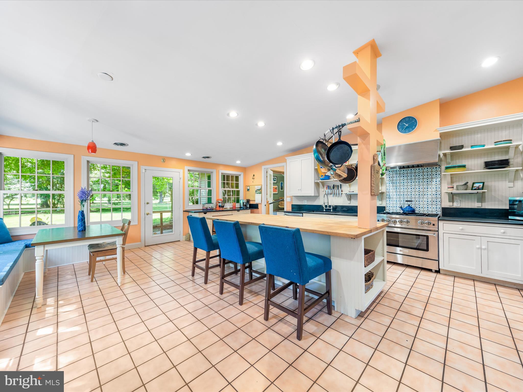 6343 Canterbury Dr