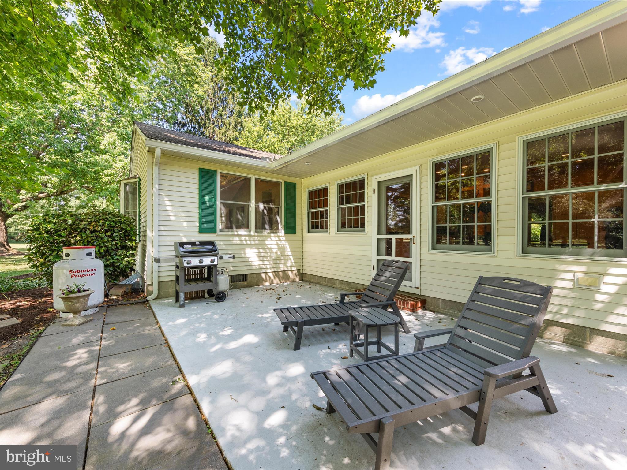 6343 Canterbury Dr
