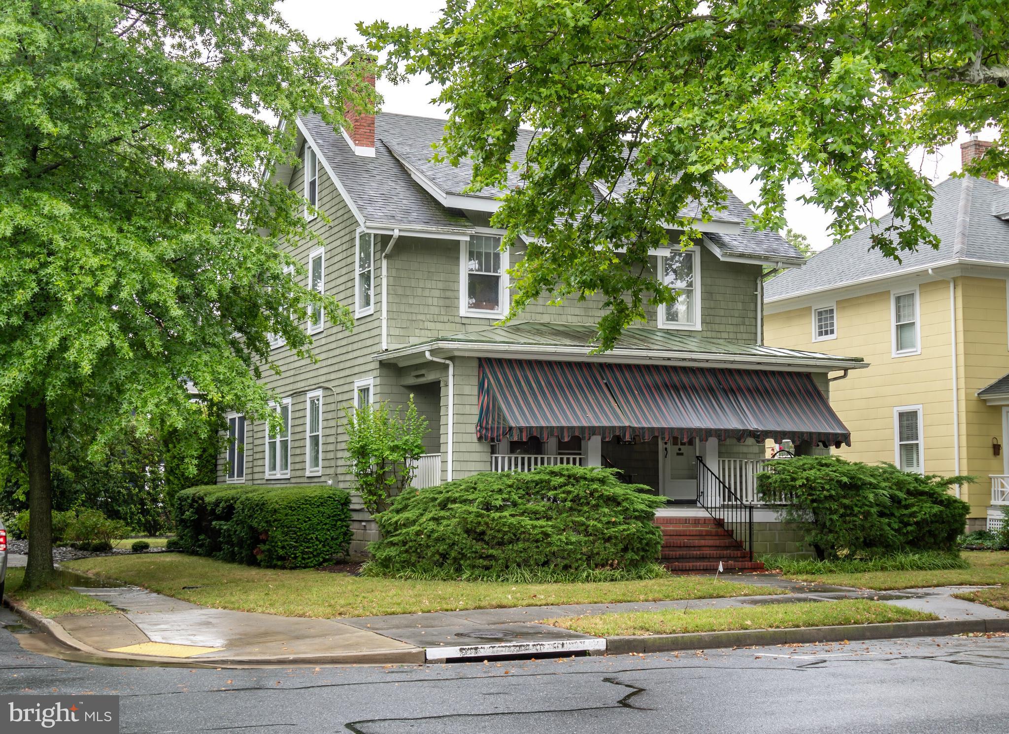 300 S Aurora St