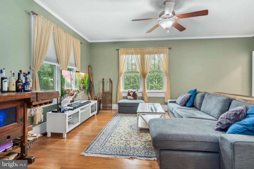 300 S Aurora St
