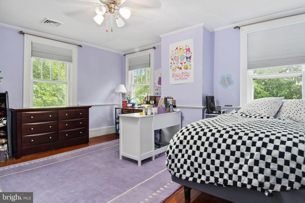 300 S Aurora St