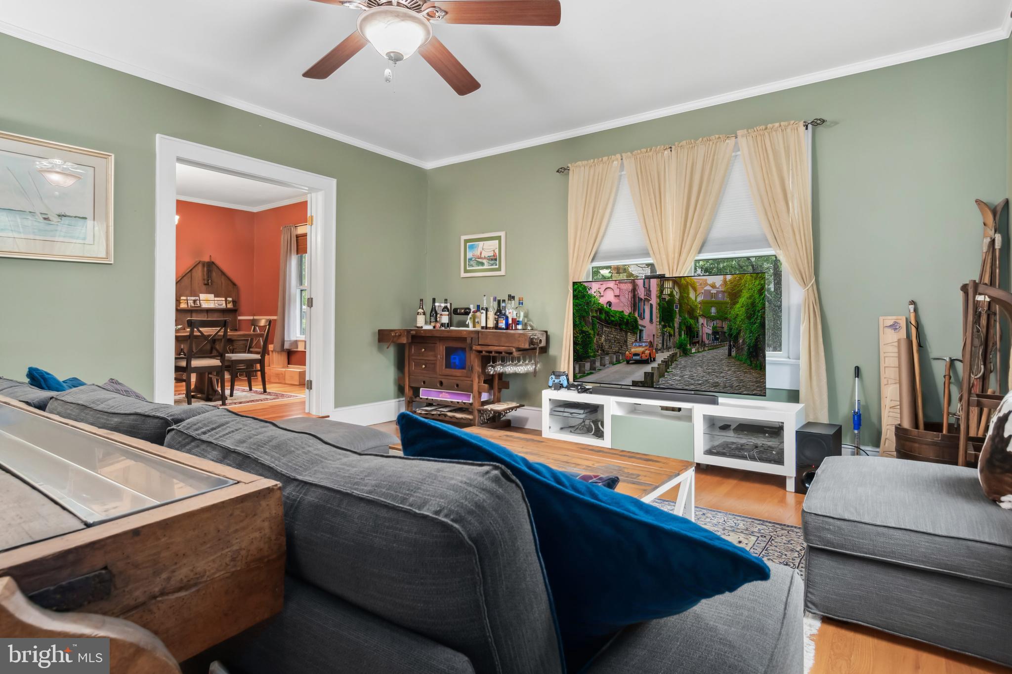 300 S Aurora St