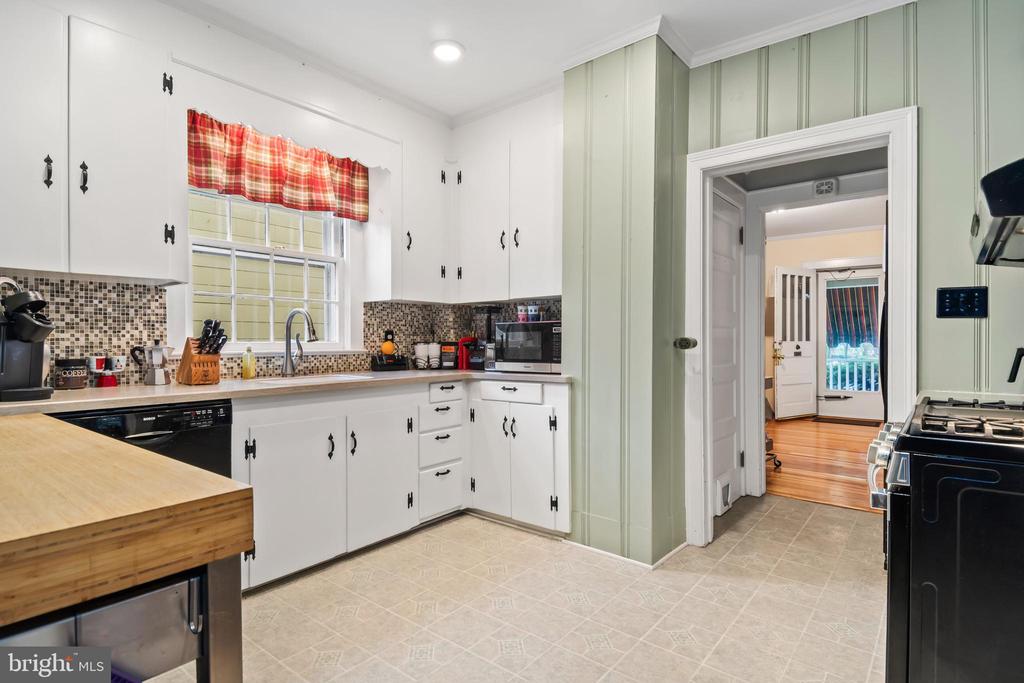 300 S Aurora St