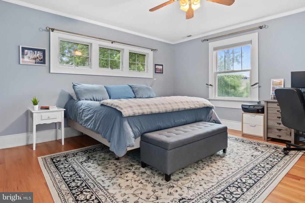 300 S Aurora St