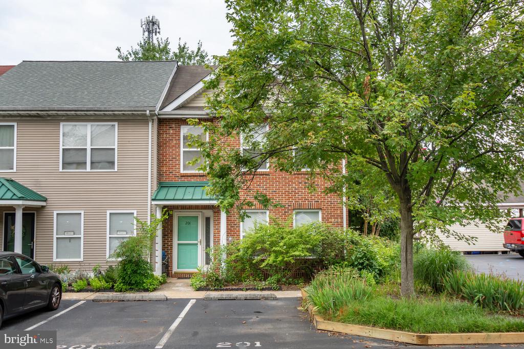 510 Brookletts Ave #201