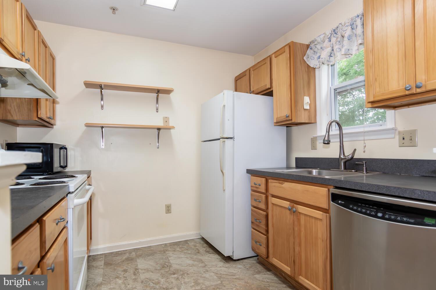 510 Brookletts Ave #201