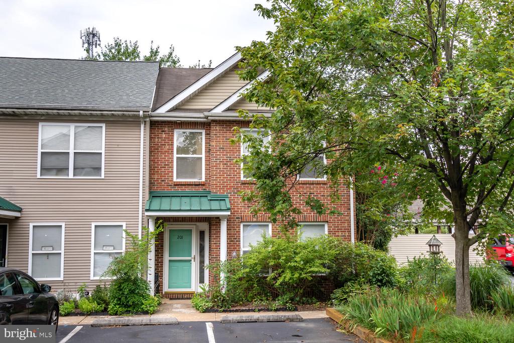 510 Brookletts Ave #201