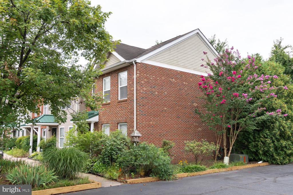 510 Brookletts Ave #201