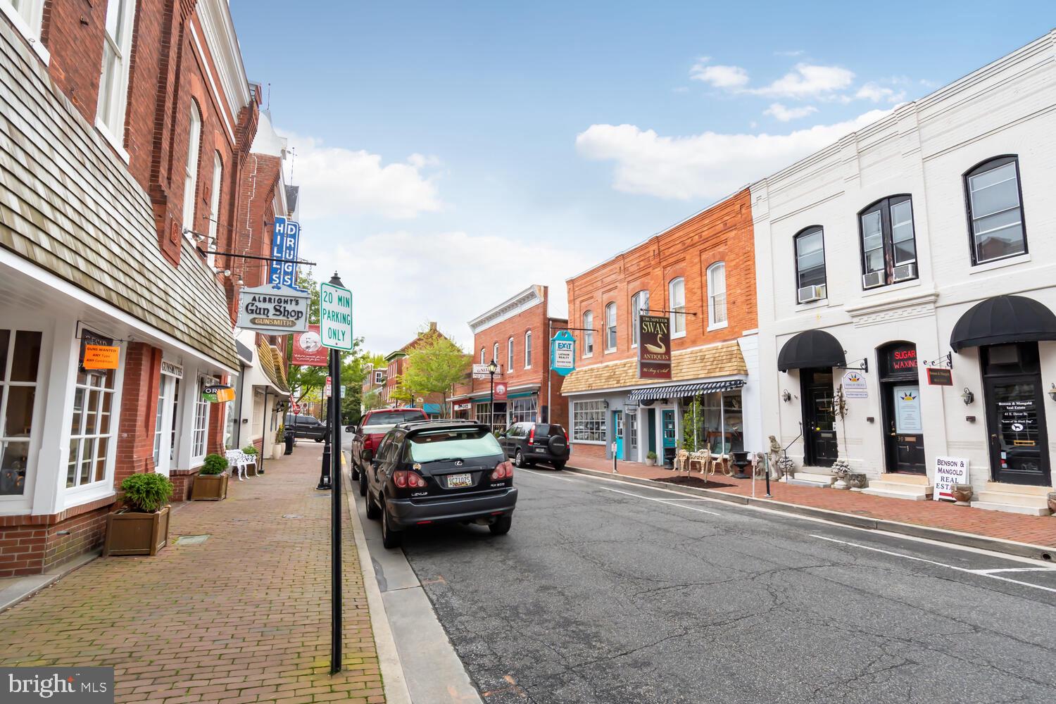 510 Brookletts Ave #201