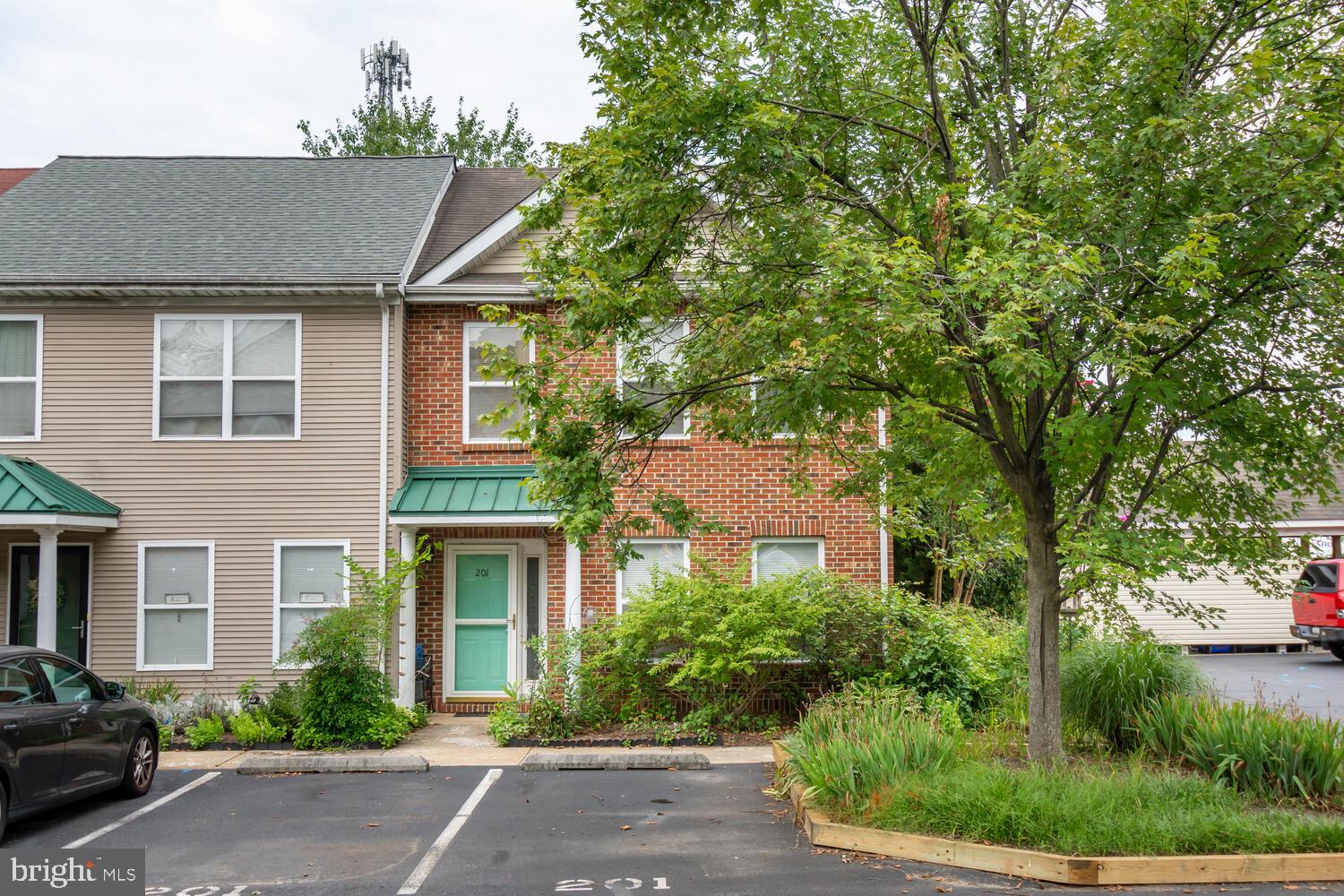 510 Brookletts Ave #201