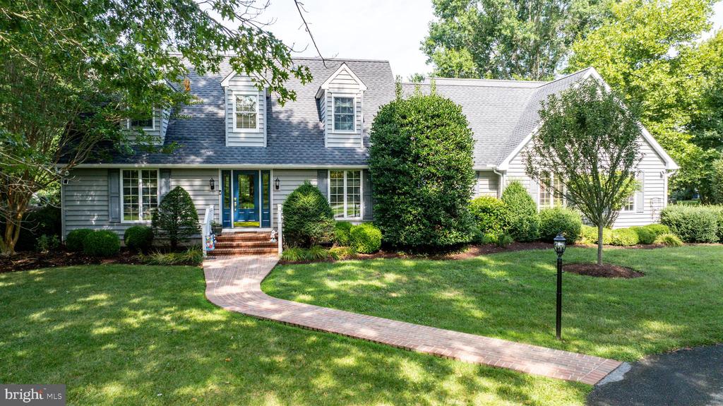 7768 Woodland Cir