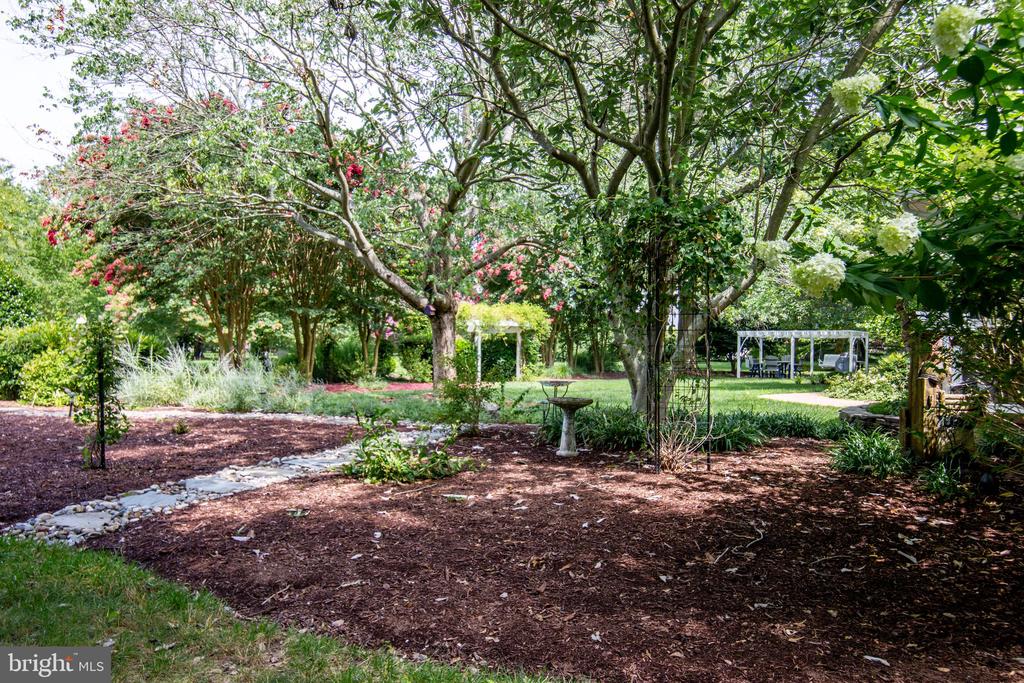 7768 Woodland Cir