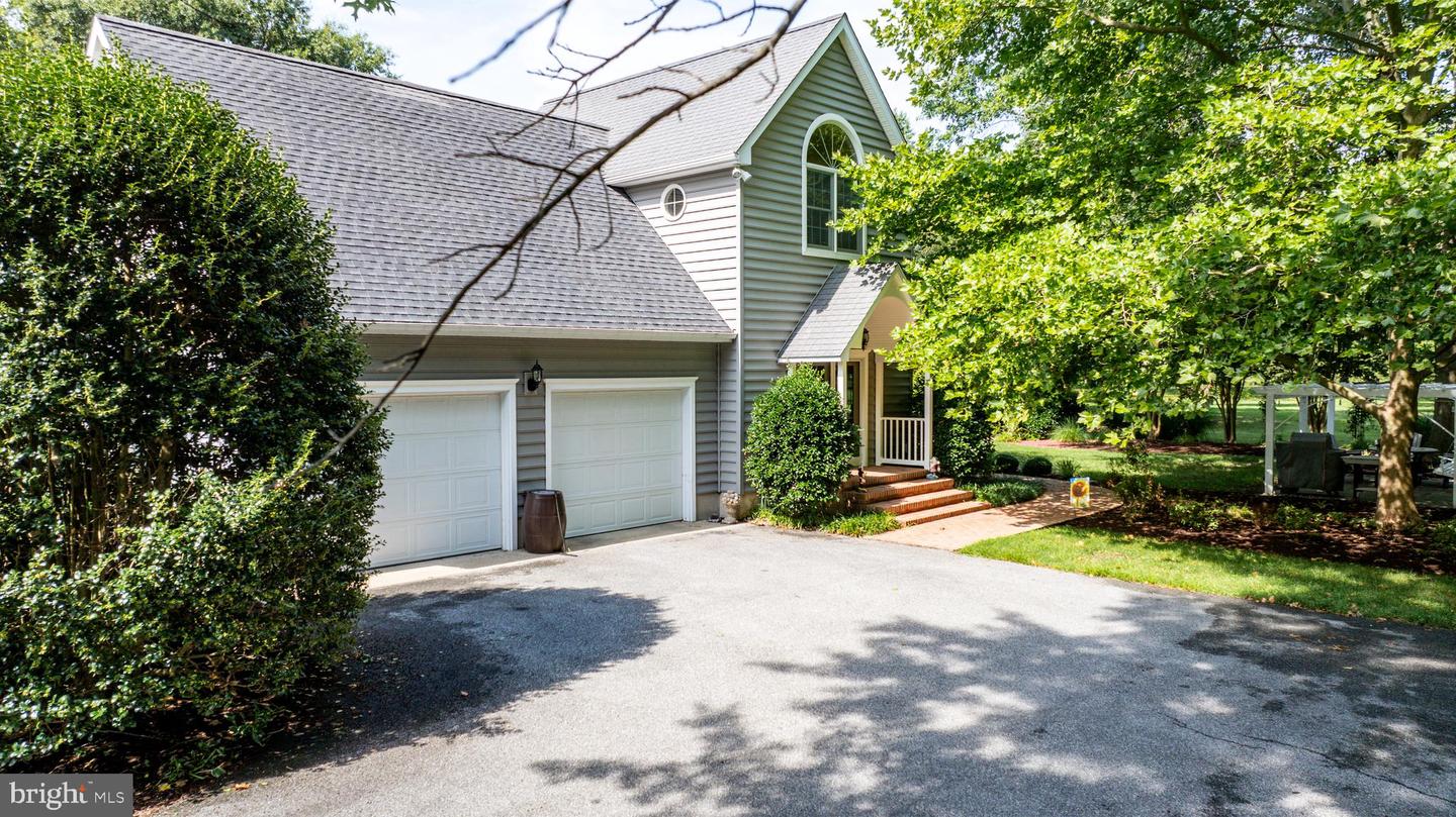 7768 Woodland Cir