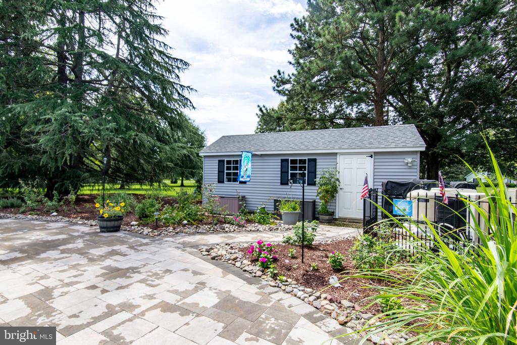 7768 Woodland Cir