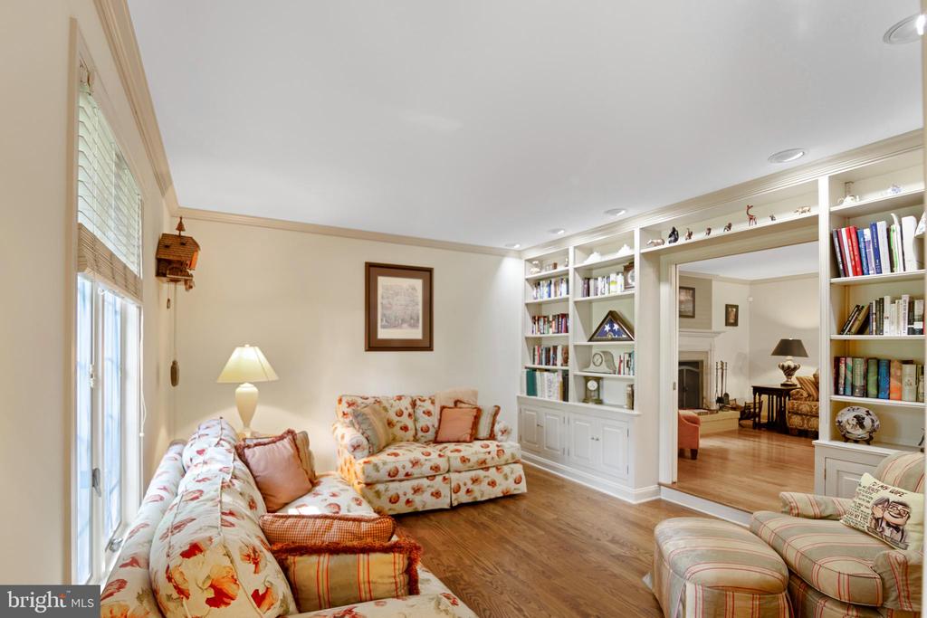 7768 Woodland Cir