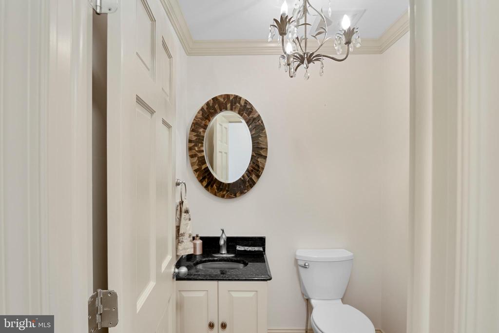 7768 Woodland Cir