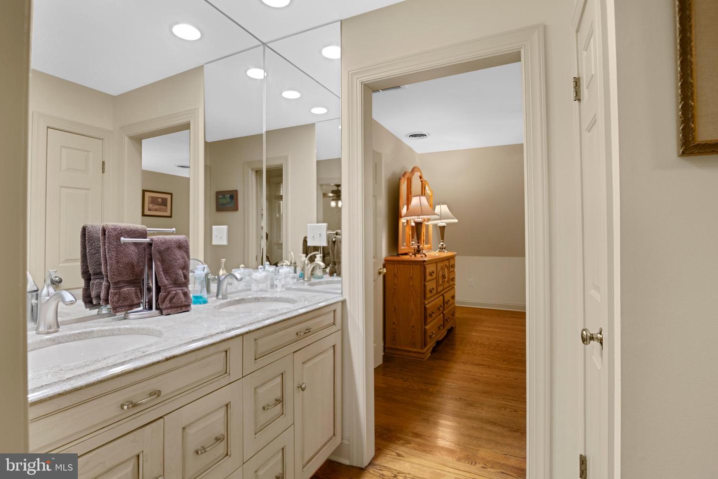 7768 Woodland Cir