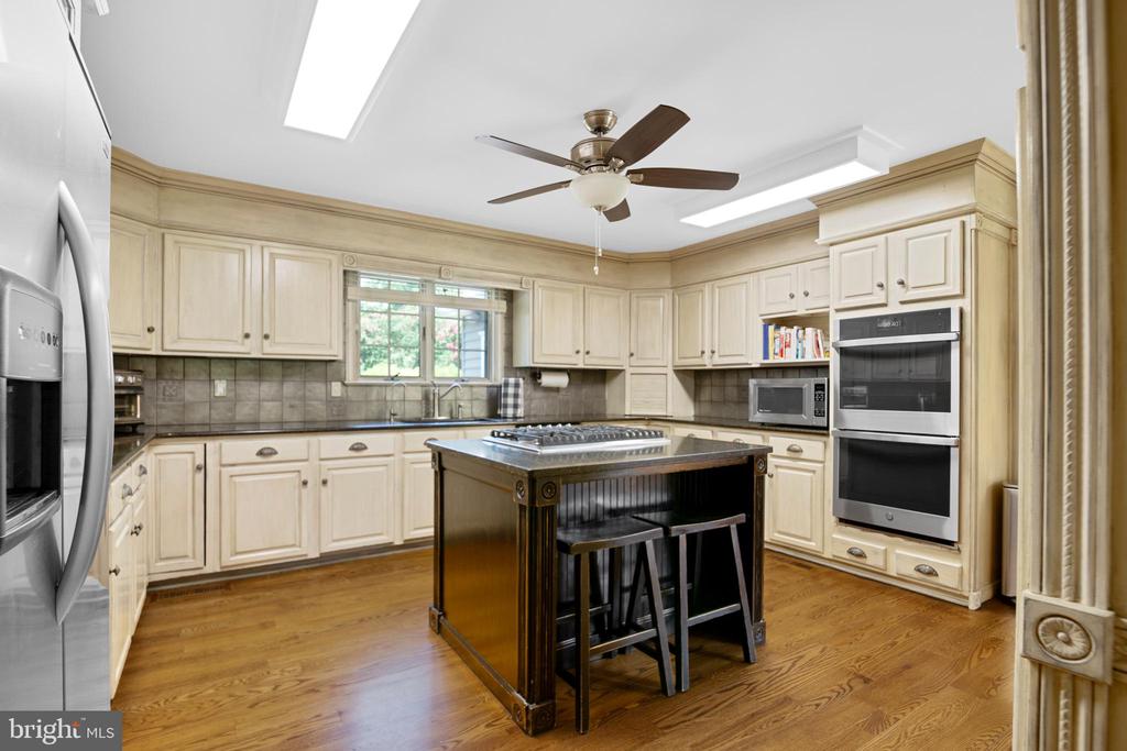 7768 Woodland Cir