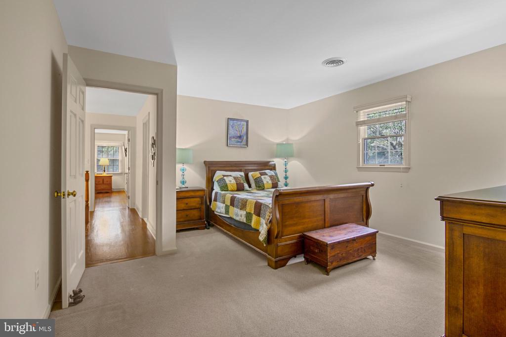 7768 Woodland Cir