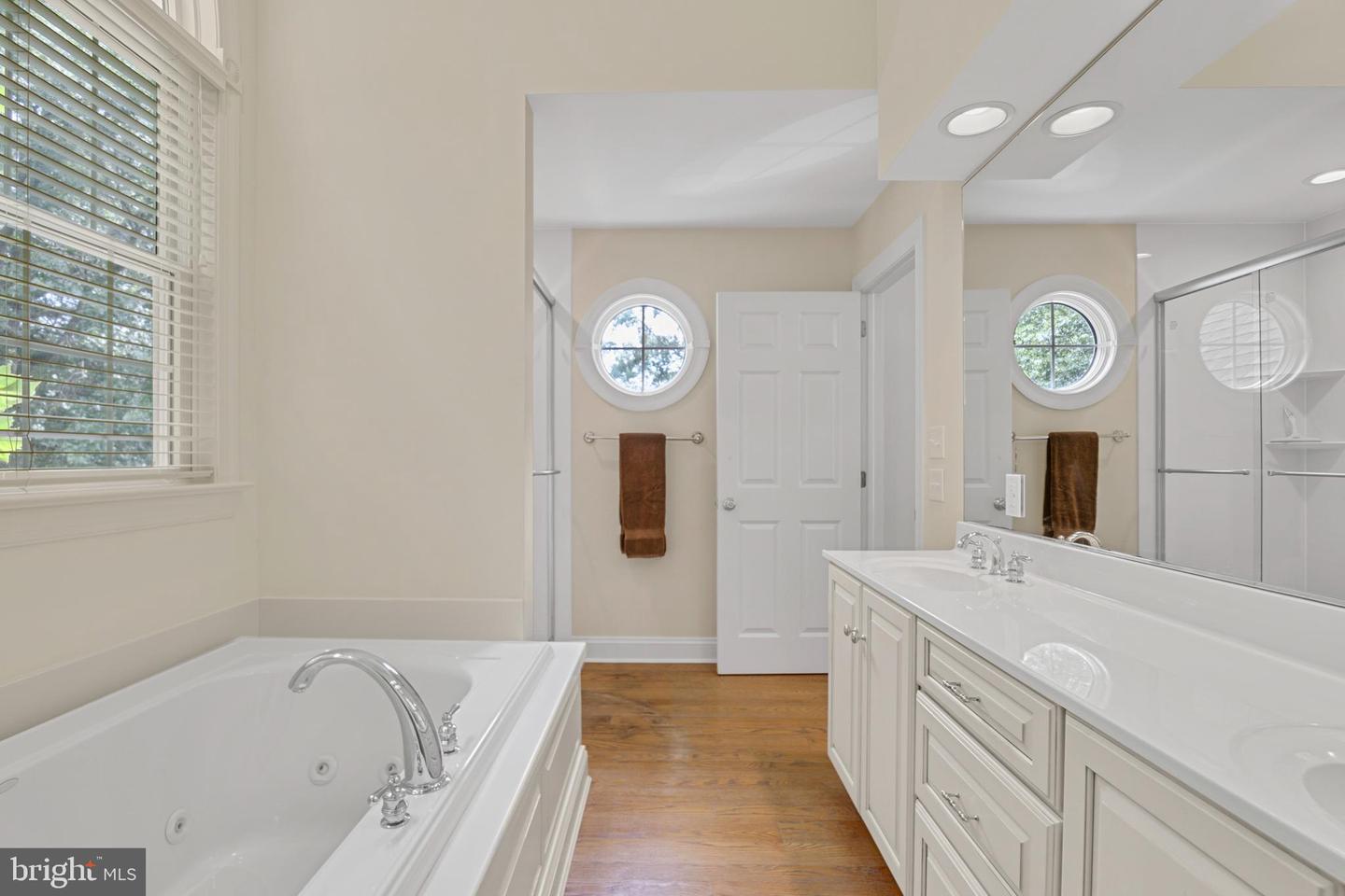 7768 Woodland Cir