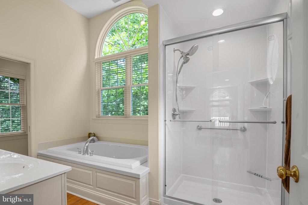 7768 Woodland Cir