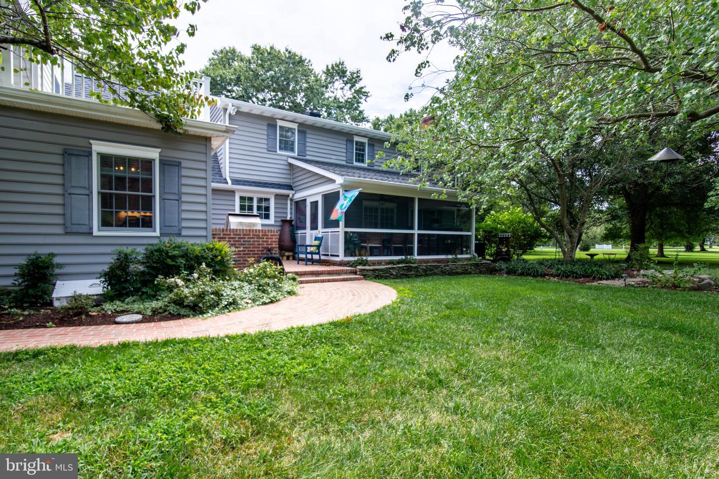 7768 Woodland Cir