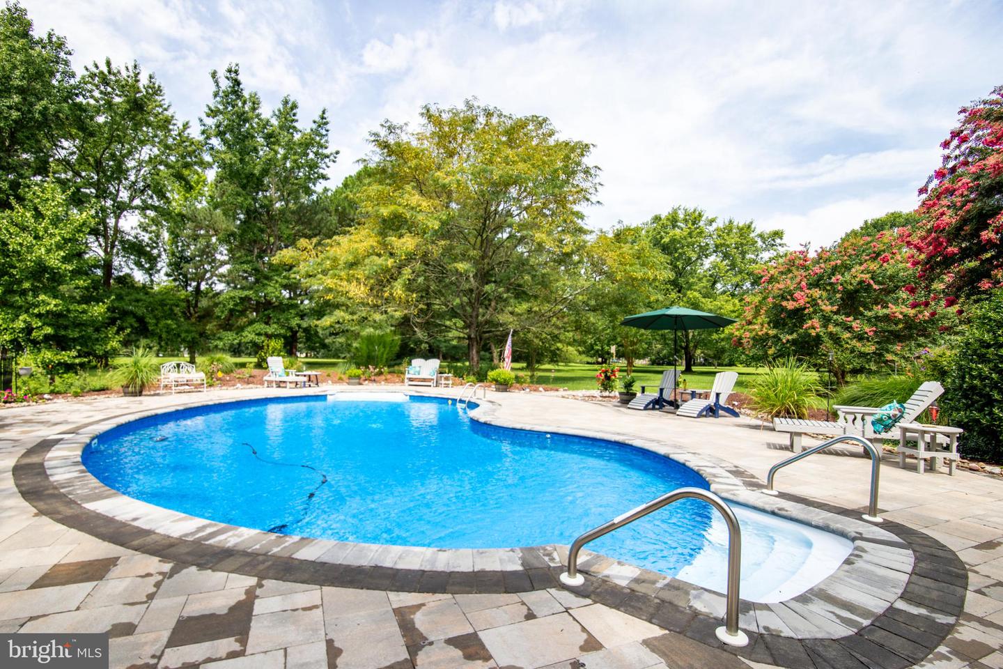 7768 Woodland Cir