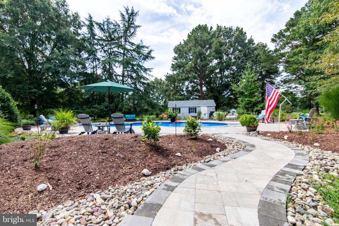 7768 Woodland Cir