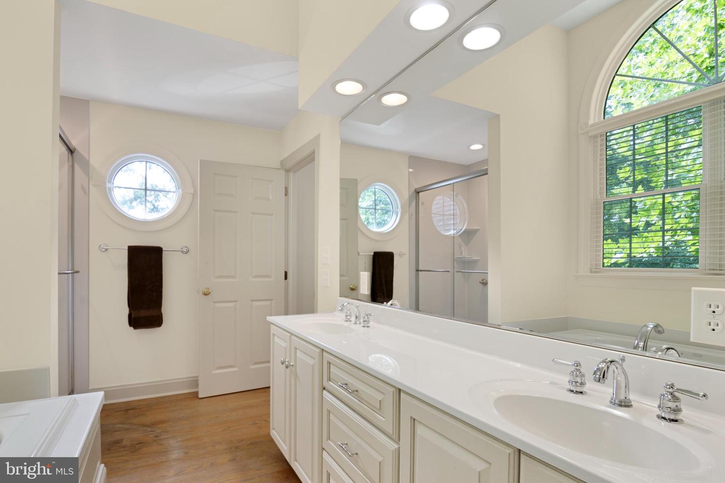 7768 Woodland Cir