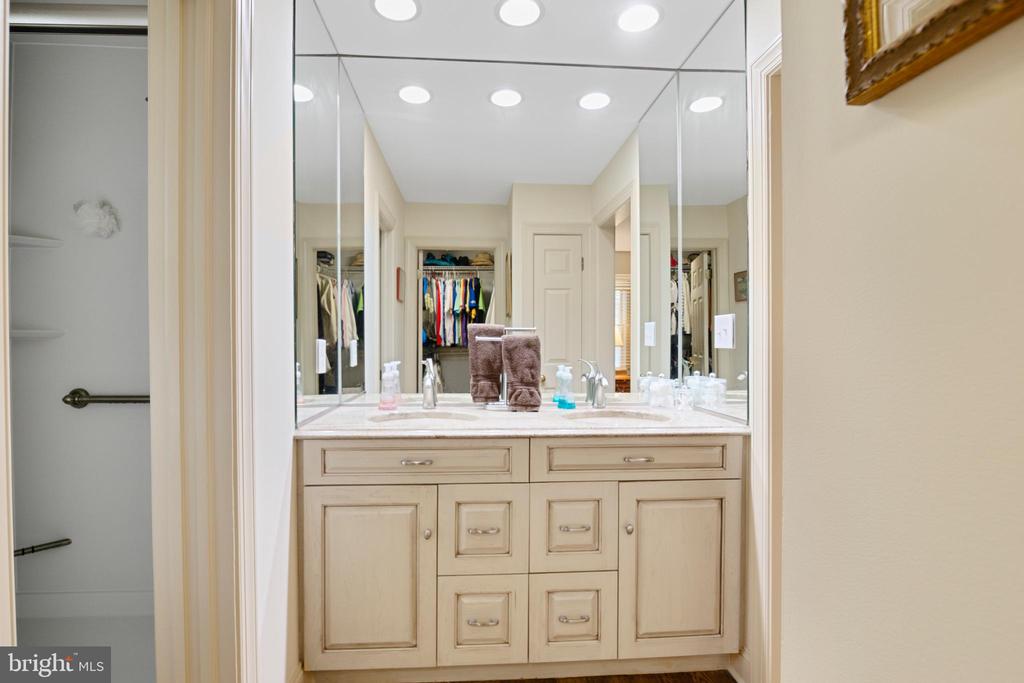7768 Woodland Cir