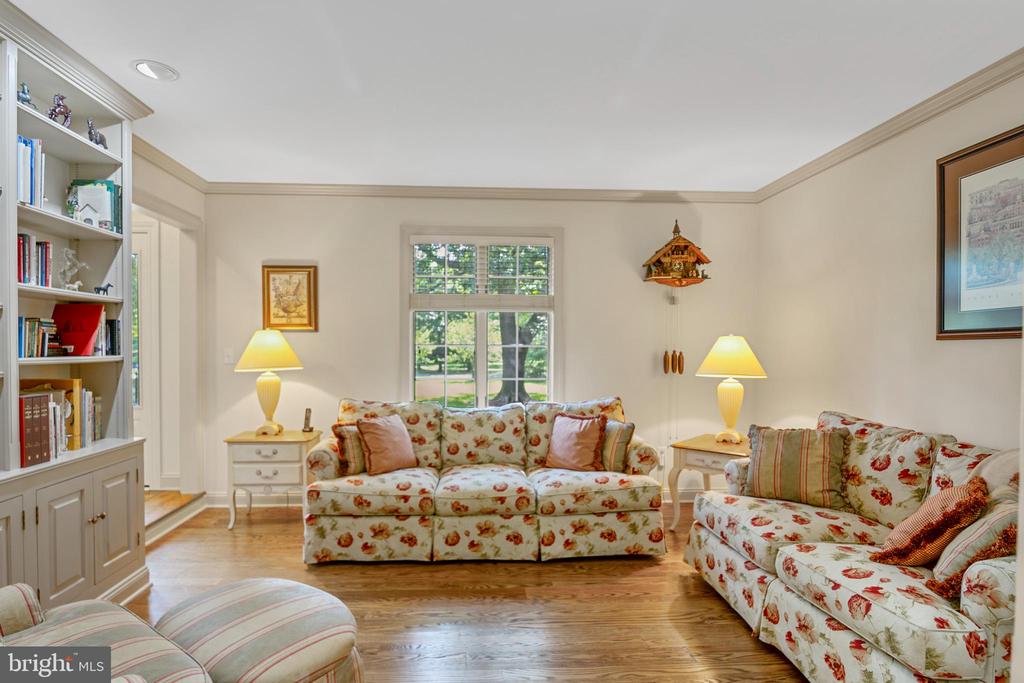 7768 Woodland Cir