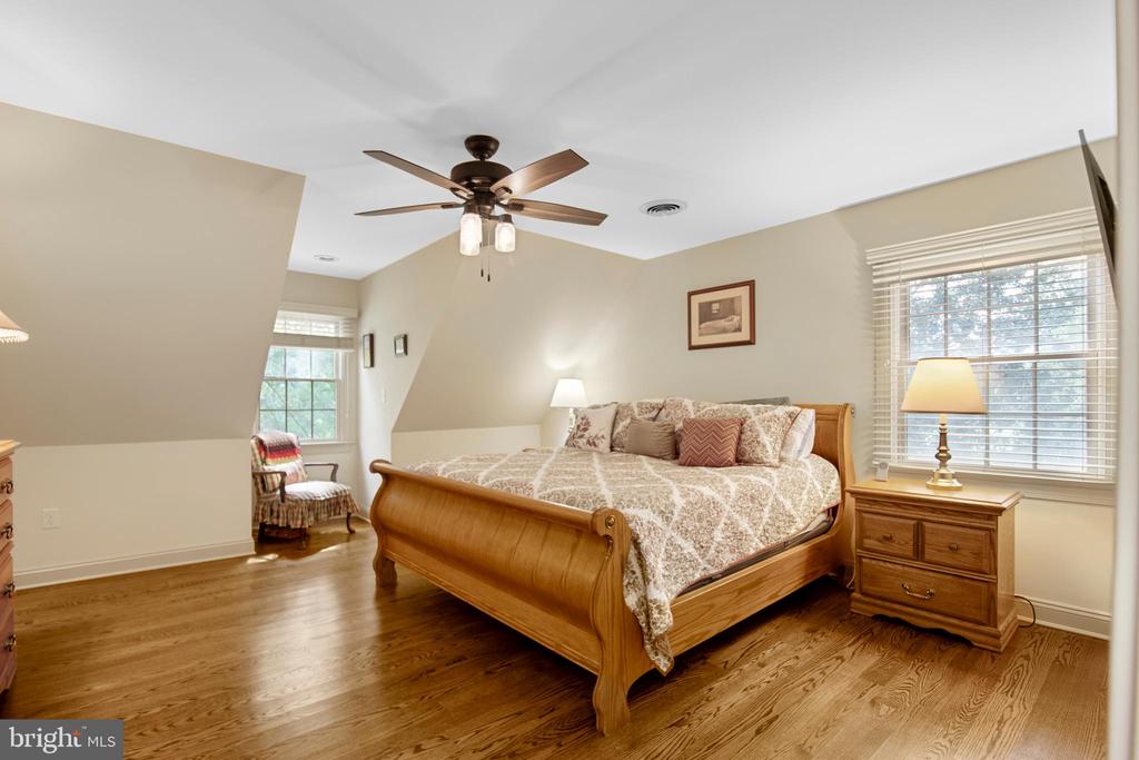 7768 Woodland Cir