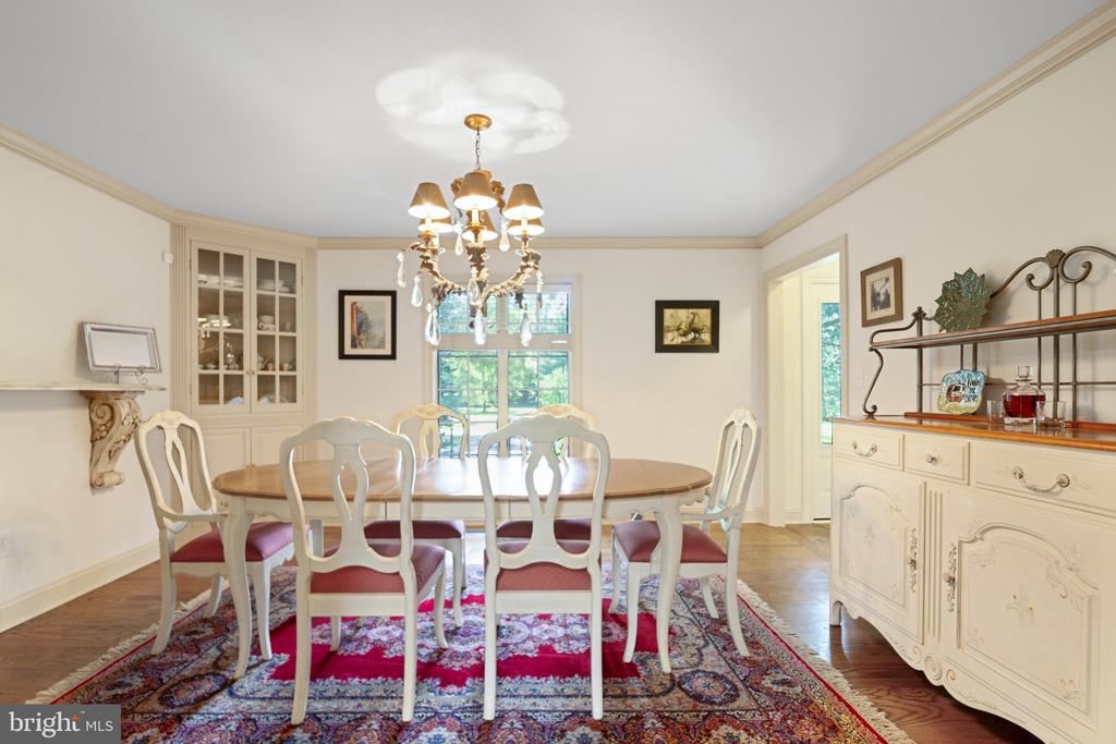 7768 Woodland Cir