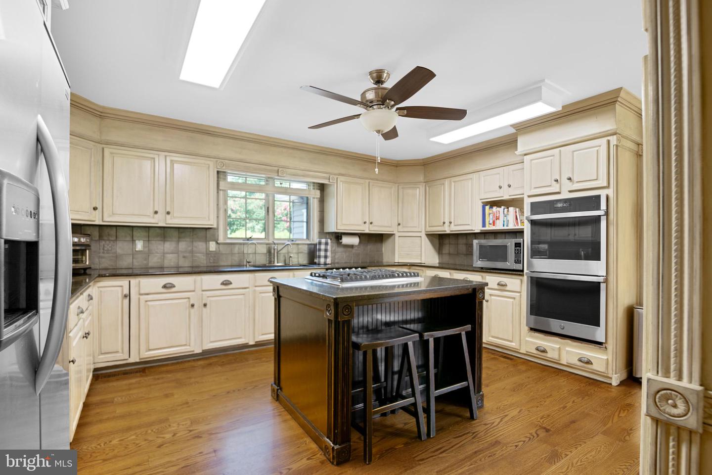 7768 Woodland Cir