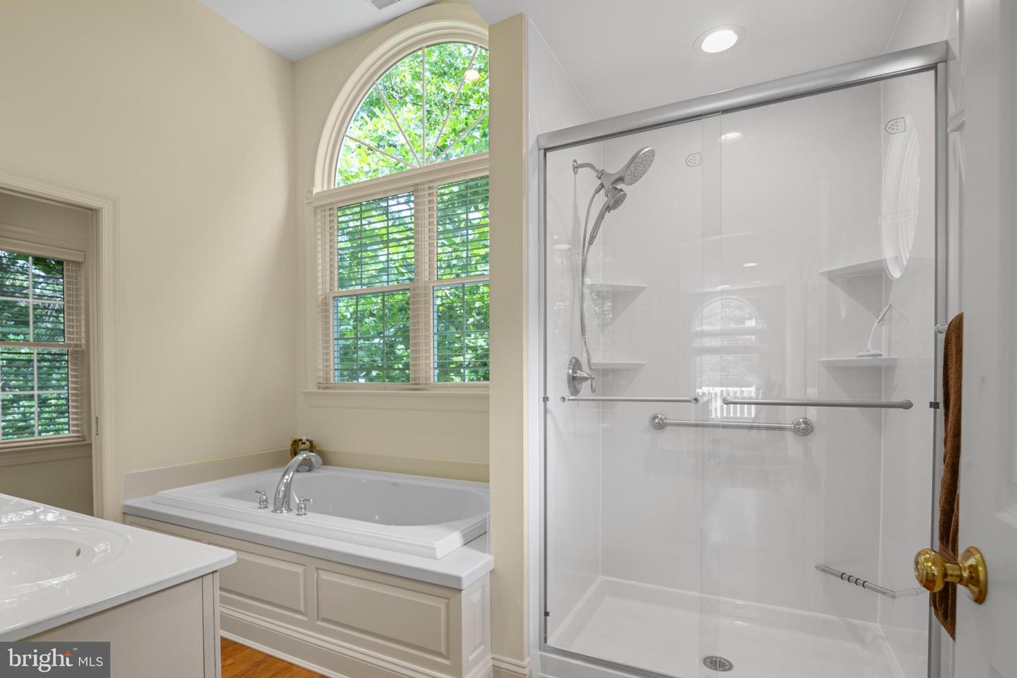 7768 Woodland Cir