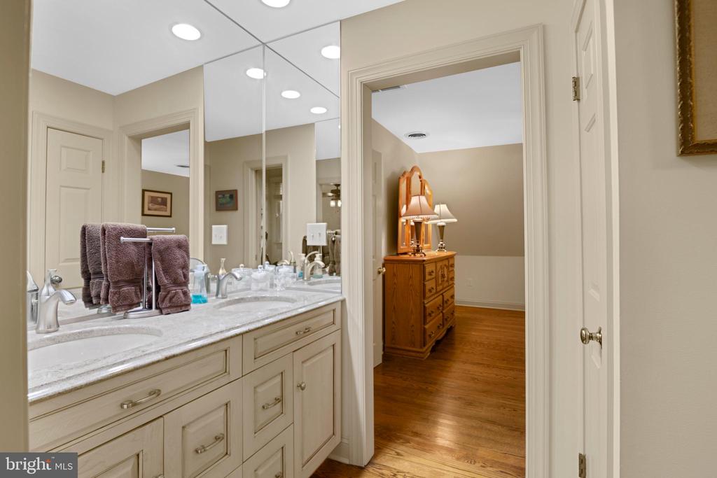 7768 Woodland Cir